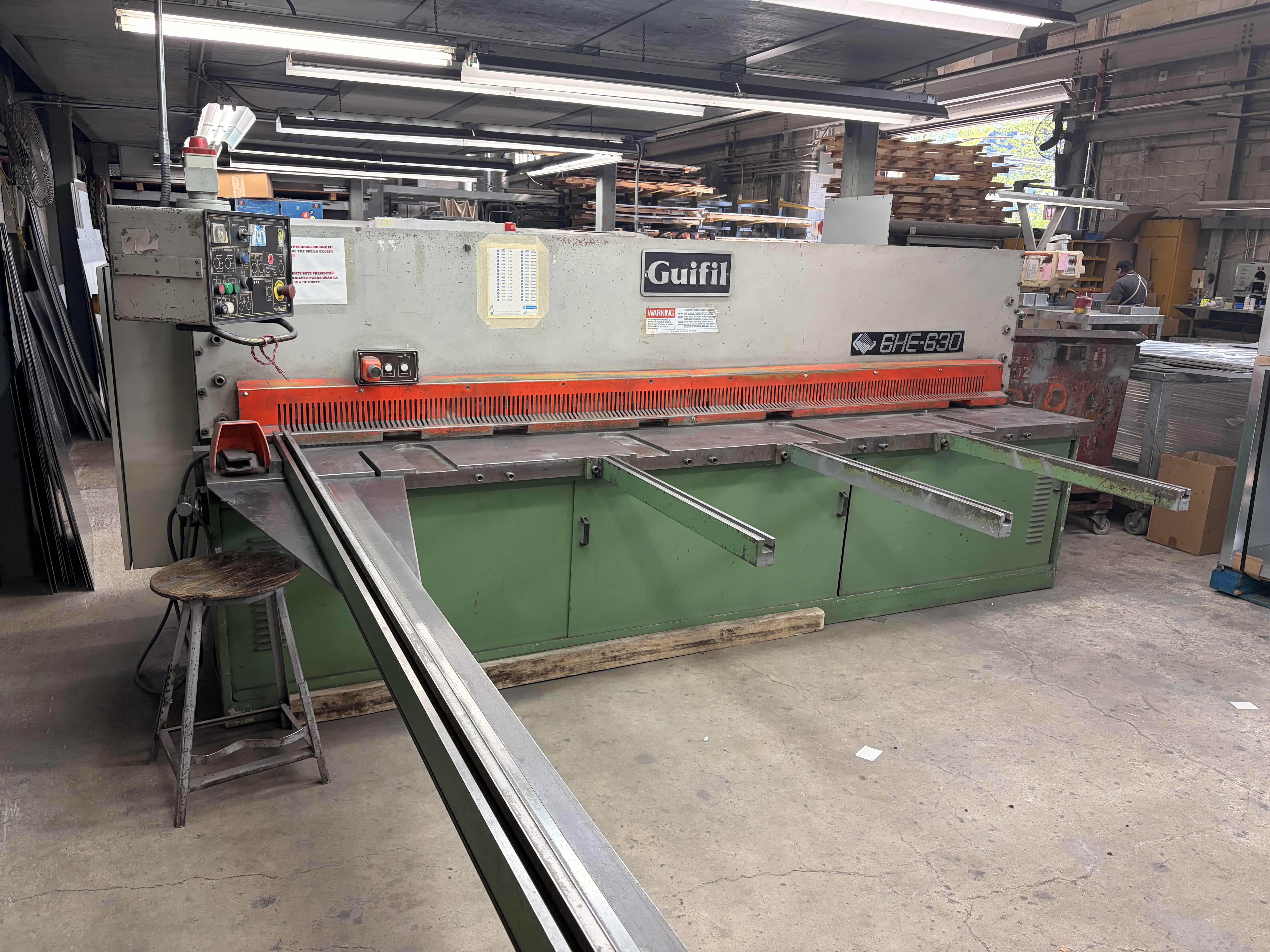 1/4” X 10’ Guifil Model GHE630  Hydraulic Power Squaring Shear 